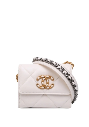 CHANEL Pre-Owned 2020 Quilted Lambskin Chanel 19 Card Holder On Chain crossbody bag - White
