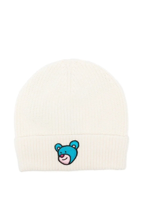 INBETWEENERS ribbed bear-embroidered beanie - Neutrals