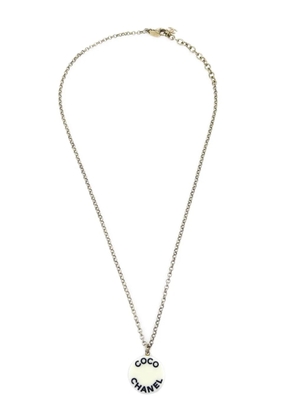 CHANEL Pre-Owned 2007 logo pendant necklace - Gold