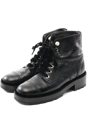 CHANEL Pre-Owned pearl-embellishment lace-up boots - Black