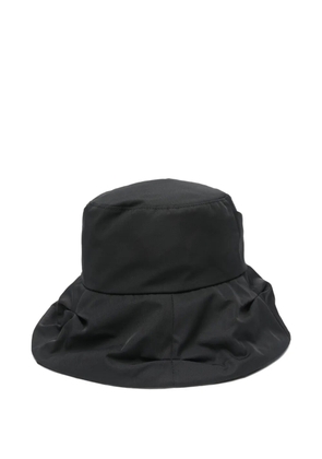 Y's black bucket hat