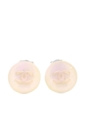 CHANEL Pre-Owned 2000 CC button clip-on earrings - White