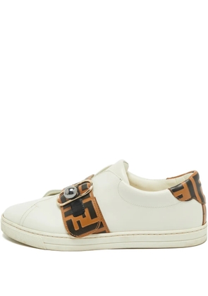Fendi Pre-Owned Pearland buckle-strap leather sneakers - White