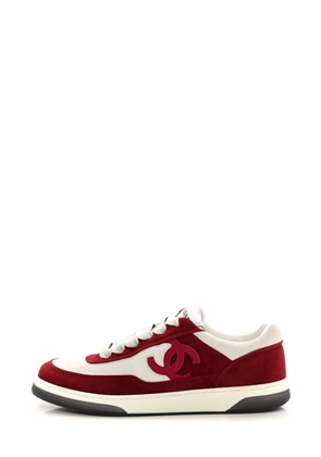 CHANEL Pre-Owned CC panelled suede sneakers - Red