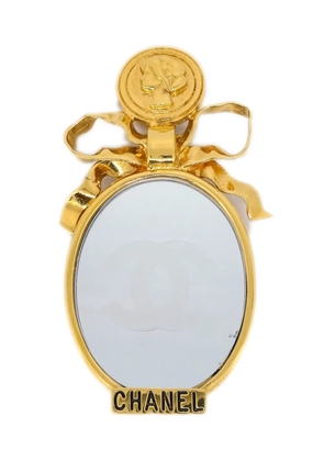 CHANEL Pre-Owned 1990-2000s bow mirror brooch - Gold
