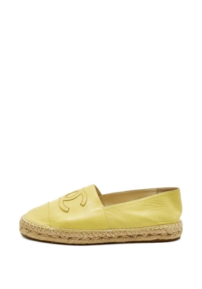CHANEL Pre-Owned leather CC espadrilles - Yellow