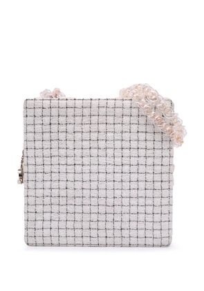 CHANEL Pre-Owned 2016-2017 Small Tweed and Resin Zipped Shopping Bag shoulder bag - White