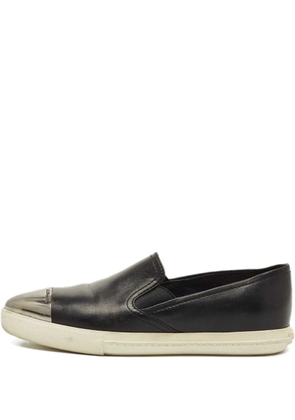 Miu Miu Pre-Owned cap-toe leather sneakers - Black