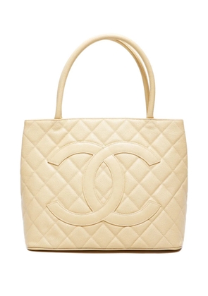CHANEL Pre-Owned 2002-2003 Medallion Quilted tote bag - Neutrals