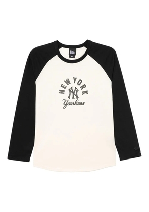 NEW ERA CAP logo-embroidered T-shirt - Neutrals