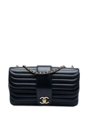 CHANEL Pre-Owned 2013-2014 CC Horizontal Quilted Lambskin Double Flap crossbody bag - Blue