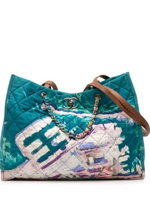 CHANEL Pre-Owned 2010-2011 CC Quilted Nylon Graffiti Watercolour Shopping Tote satchel - Blue