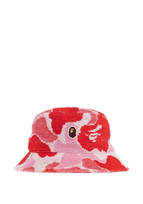 A BATHING APE® camouflage-pattern bucket hat - Pink