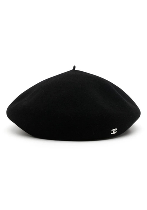 CHANEL Pre-Owned CC logo-embroidered beret - Black