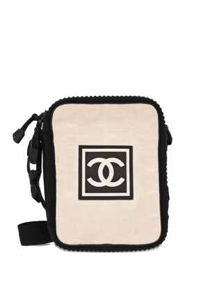 CHANEL Pre-Owned 2003-2004 logo crossbody bag - Neutrals