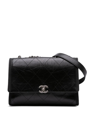 CHANEL Pre-Owned 2018 CC Quilted Crumpled Calfskin and Grosgrain Flap crossbody bag - Black