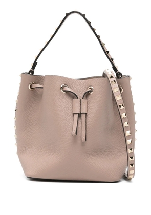 Valentino Garavani Pre-Owned Rockstud leather bucket bag - Neutrals