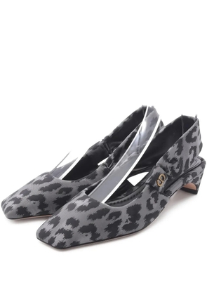 Christian Dior Pre-Owned 2010 Mizza leopard fabric pumps - Grey