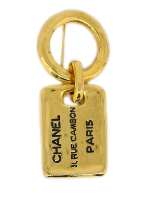 CHANEL Pre-Owned 1980-1990 Rue Cambon plaque brooch - Gold