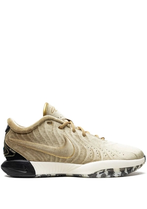 Nike x The Shop LeBron 21 'Metallic Gold' sneakers