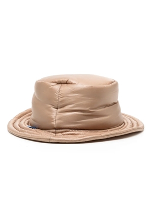 Maison MIHARA YASUHIRO padded logo-tag bucket hat - Brown