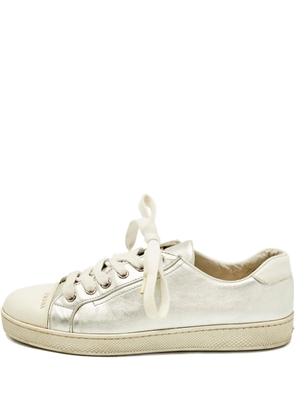 Prada Pre-Owned leather cap-toe sneakers - Silver