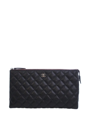 CHANEL Pre-Owned 2012 CC Quilted Caviar Toiletry pouch - Black