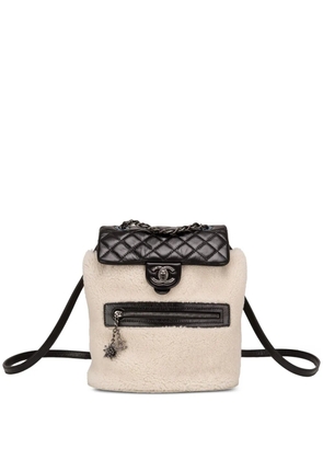 CHANEL Pre-Owned Mountain shearling backpack - Black
