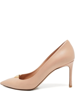 Louis Vuitton Pre-Owned logo-plaque leather pumps - Neutrals