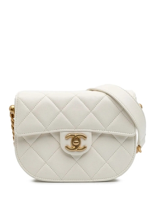 CHANEL Pre-Owned 2021-2025 CC Quilted Lambskin Round Moon Messenger Flap crossbody bag - White