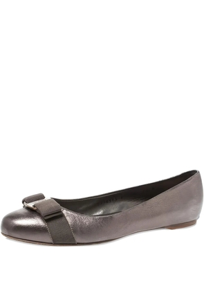 Ferragamo Pre-Owned Vara Bow leather flats - Grey