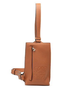 Loewe Pre-Owned 2000-2020 Soft Grained Calfskin Vertical T Pocket crossbody bag - Brown