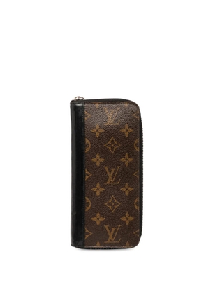 Louis Vuitton Pre-Owned 2014 Monogram Macassar Vertical Zippy Wallet long wallets - Brown