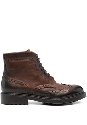 Doucal's lace-up brogue boots - Brown