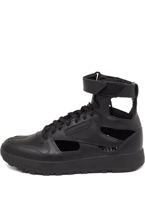 Maison Martin Margiela Pre-Owned x Reebok Tabi cut-out sneakers - Black