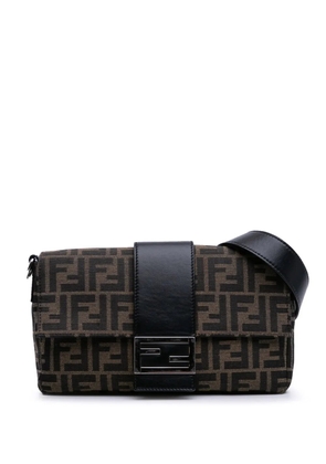 Fendi Pre-Owned 2010-2025 Zucca Canvas Convertible Baguette crossbody bag - Brown