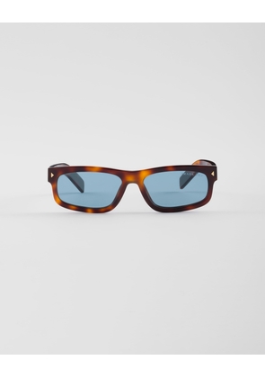 Sunglasses with the iconic metal plaque