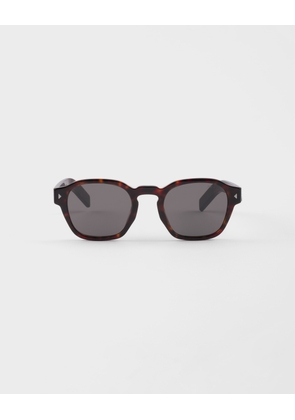 Sunglasses with the iconic metal plaque