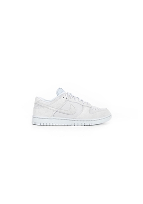 Dunk Low Retro SE Sneakers