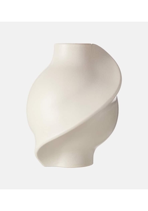 Louise Roe Pirout 02 ceramic vase