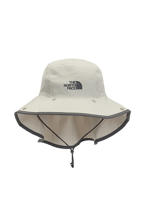 The North Face Class V Convertible Sunshield in Stone Slab - Grey. Size L/XL (also in S/M).