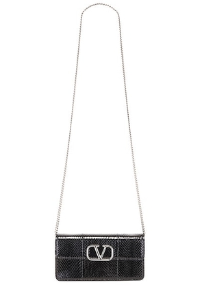 Valentino Garavani V Logo Strap Wallet in Nero - Black. Size all.