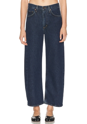 AGOLDE Low Curve Crop Jeans in Pendulum - Blue. Size 23 (also in 24, 25, 26, 27, 28, 29, 30, 31, 33).