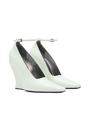 ALAÏA ALAΪA Wedge Pump in Vert Pale - White. Size 36 (also in 39, 40).