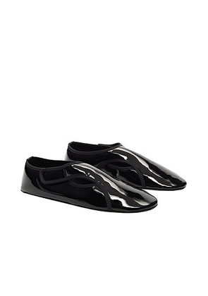 ALAÏA ALAΪA Patent Slippers in Noir - Black. Size 36 (also in 37, 39, 41).