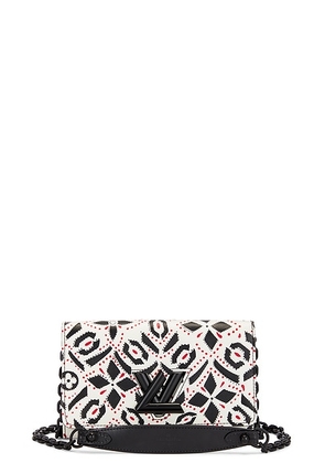 louis vuitton Louis Vuitton Portefeuille Twisted Wallet On Chain in Multi - White. Size all.
