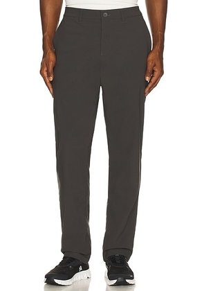 Beyond Yoga Essential Men's Chino 32 Trouser in Black Ash - Black. Size 30 (also in 32, 34, 36, 38).