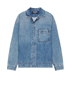 JACQUEMUS La Chemise De Nimes in Blue & Tabac - Blue. Size 48 (also in ).