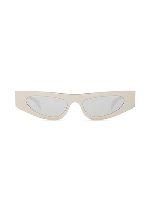 Gucci Oval Sunglasses in Silver - Metallic Silver. Size all.