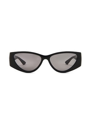Gucci Hailey Sunglasses in Black & Grey - Black. Size all.